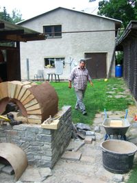 Bau eines altdeutschen Holzbackofens